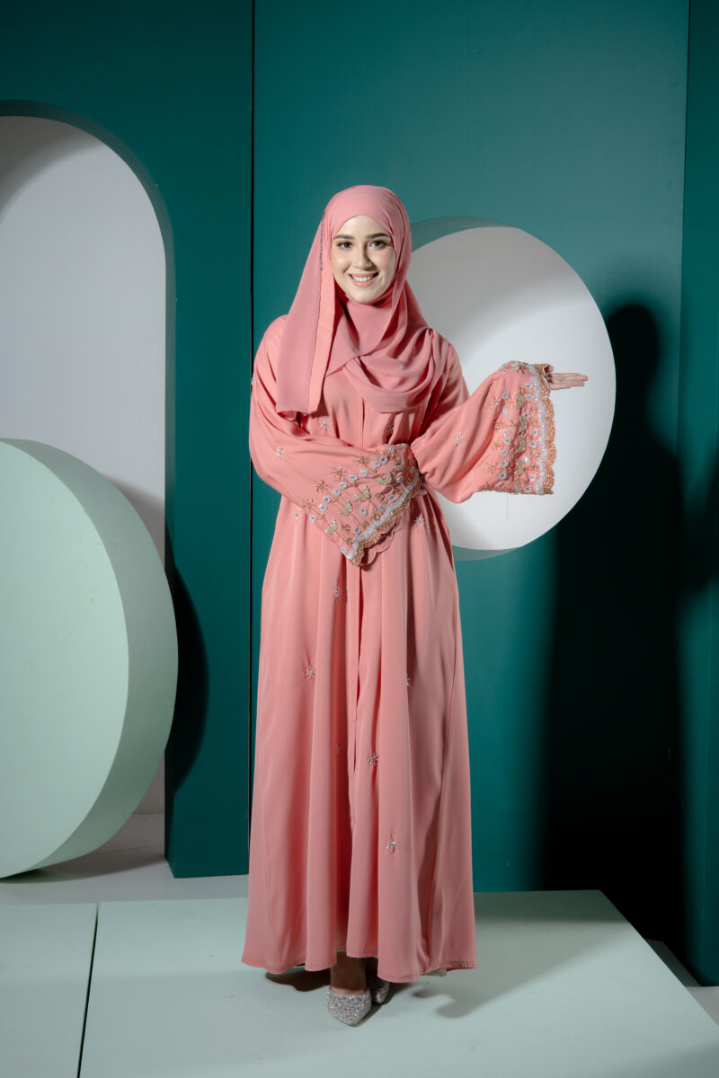 Nameraa Abaya - Image 4